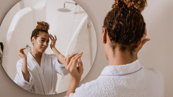 Sonnencreme abends entfernen: Reicht ein Reiniger oder braucht es Double Cleansing?
