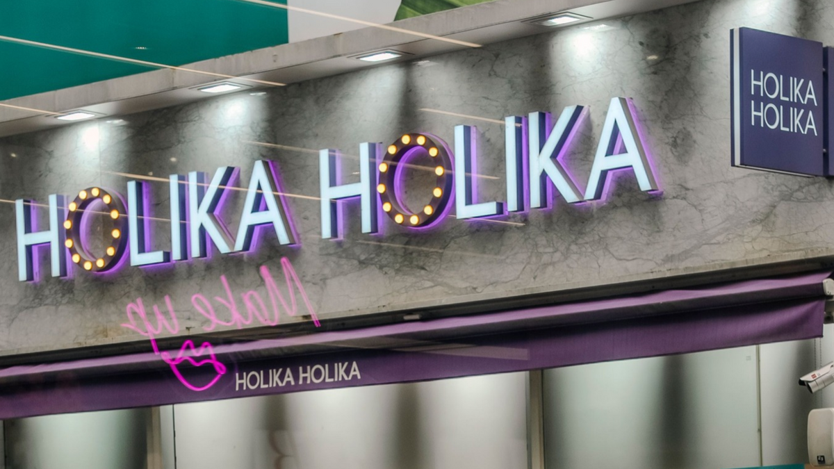 Nahaufnahme Ladenbanner HOLIKA HOLIKA 